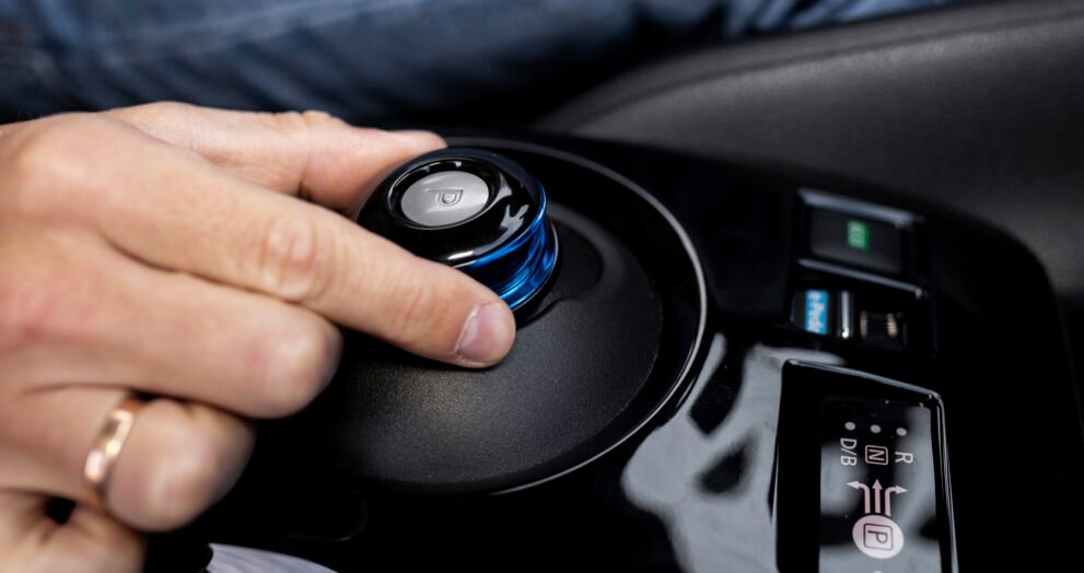 does air conditioning use gas or electricity in a car