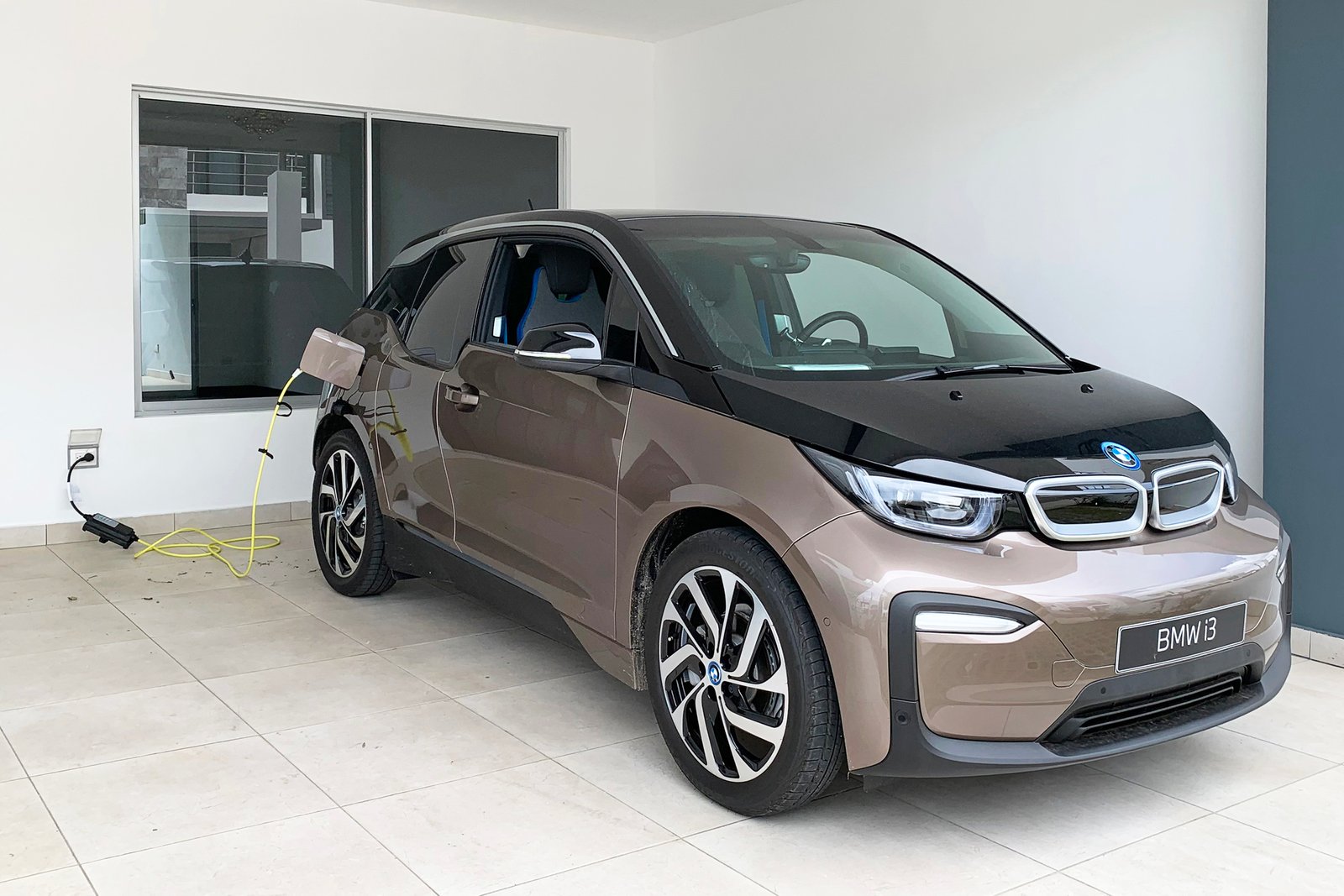 Electric Car Brands in North America: Complete Guide to Automakers Leading the EV Revolution (2025)