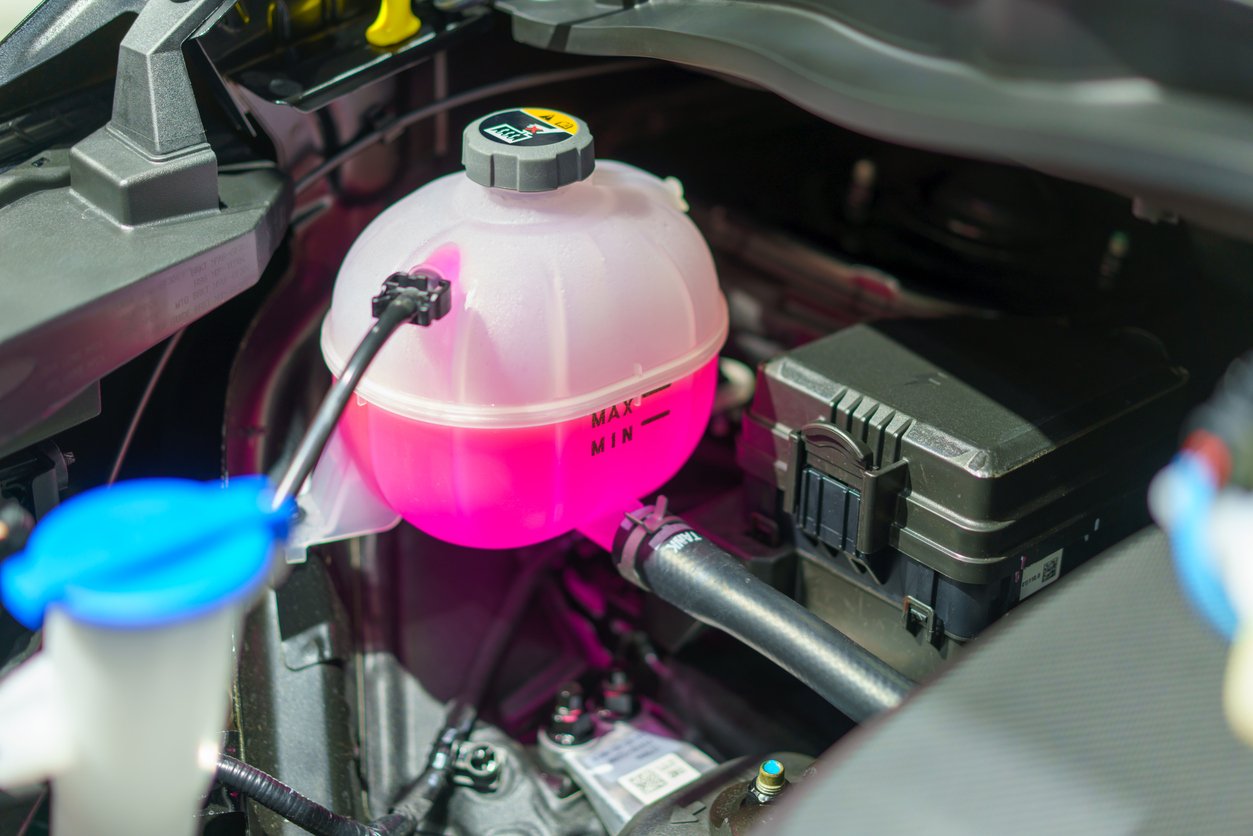 are electric car using a flamel refrigent