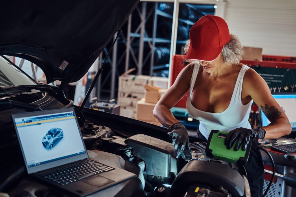 une-femme-virile-concentree-fait-un-diagnostic-de-voiture-avec-l-aide-d-un-ordinateur-au-service-automobile-2-1024x683 Car Electrical Diagnostic Near Me | Fast & Accurate Service