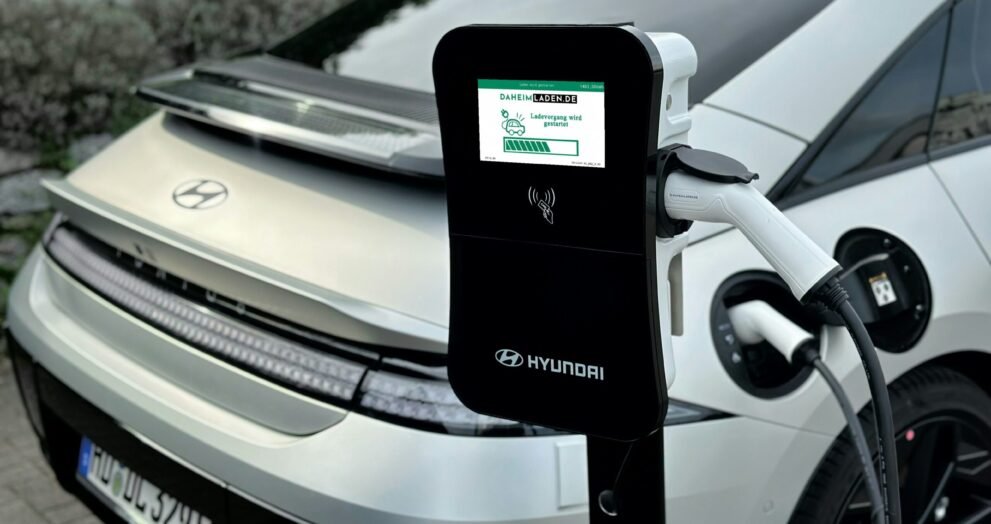 How long does it take to fully charge an EV car?